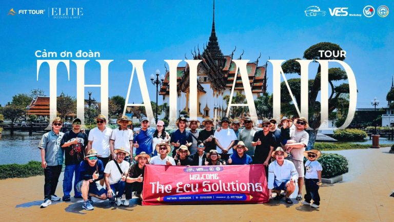 Đoàn The ECU Solutions tham quan Grand Palace Bangkok trong hành trình Thái Lan do FIT TOUR tổ chức