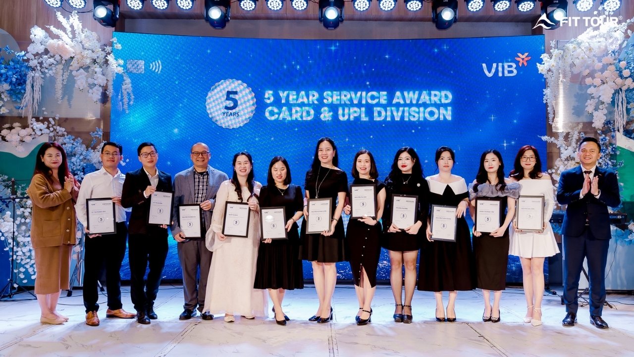 Lễ trao giải 5 năm cống hiến tại Year End Party VIB 2026