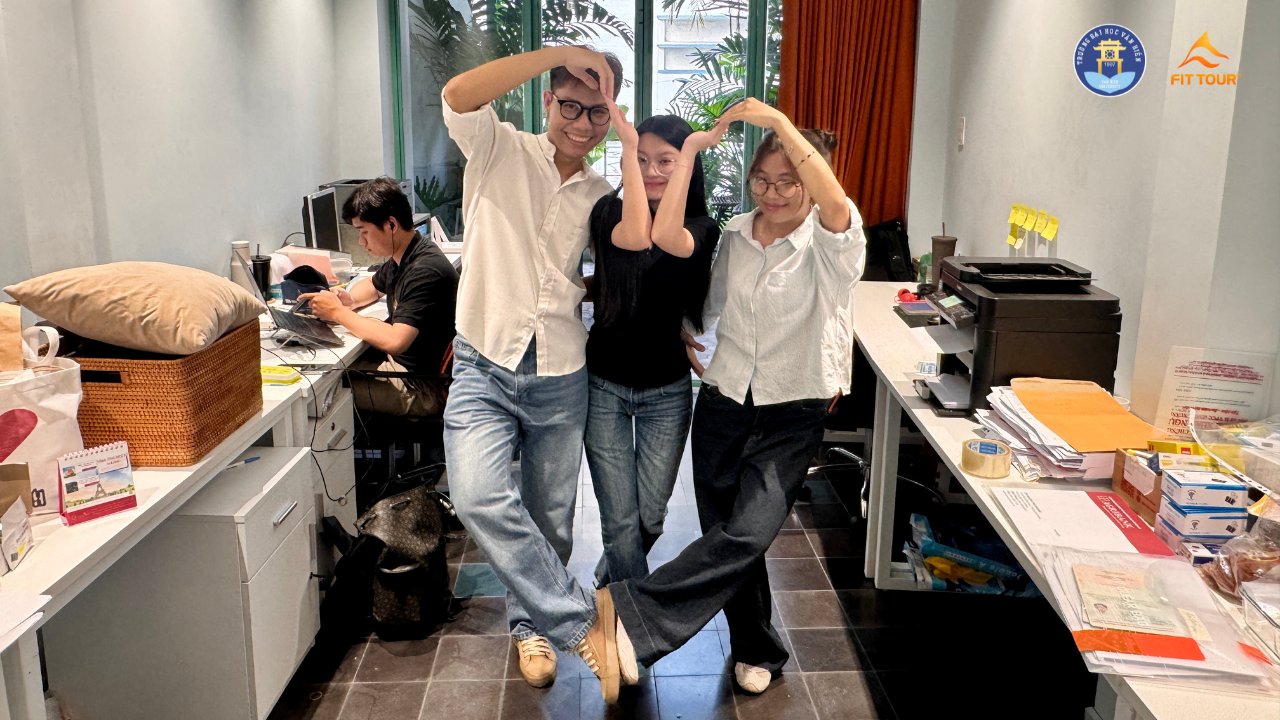 Sinh viên thực tập tại FIT Tour làm việc trong môi trường doanh nghiệp du lịch thoải mái và vui vẻ