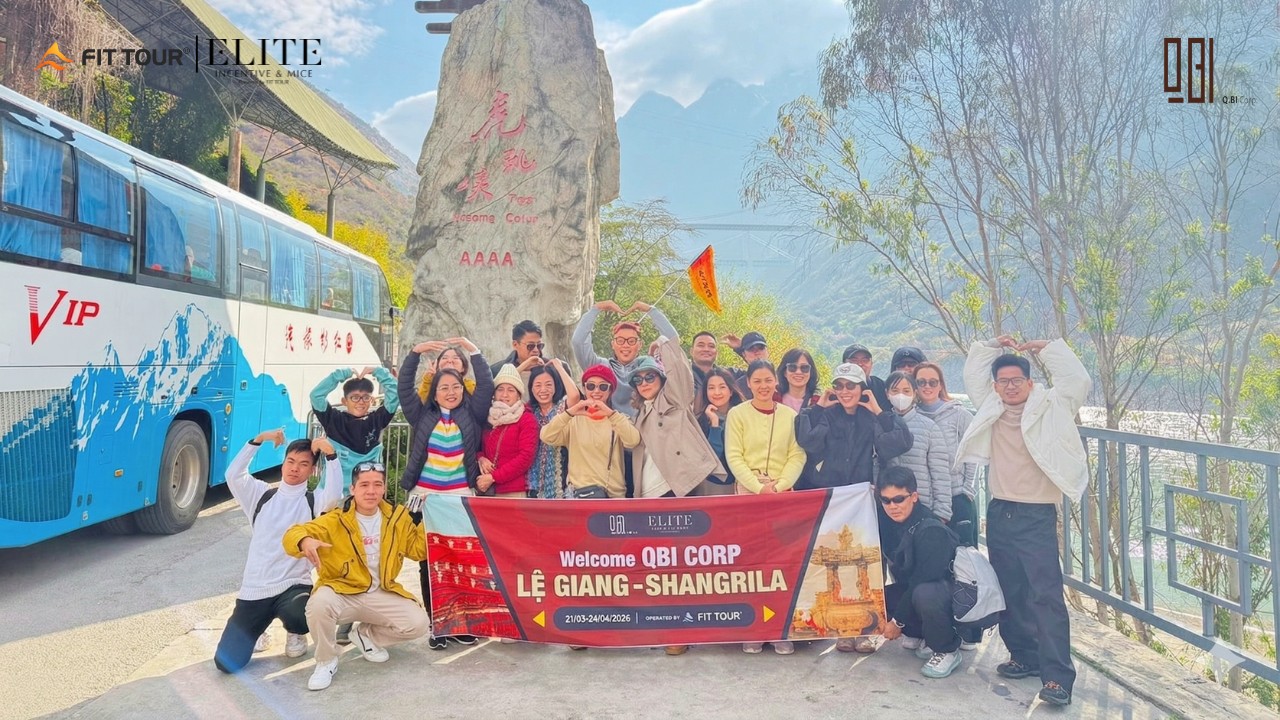 Đoàn QBI Group tham quan Lệ Giang Trung Quốc trong tour doanh nghiệp thiết kế riêng bởi FIT TOUR