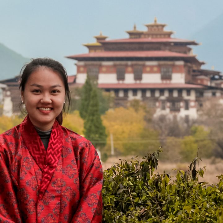 Du khách du lịch có Guu chụp hình trong chuyến du lịch Bhutan
